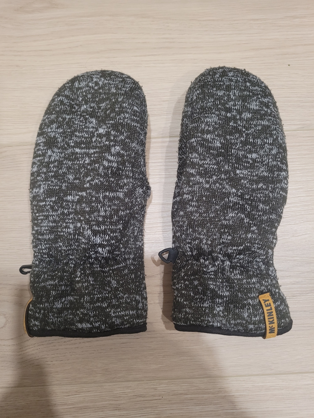 McKinley Men's M Gray Knit Mittens With Grip